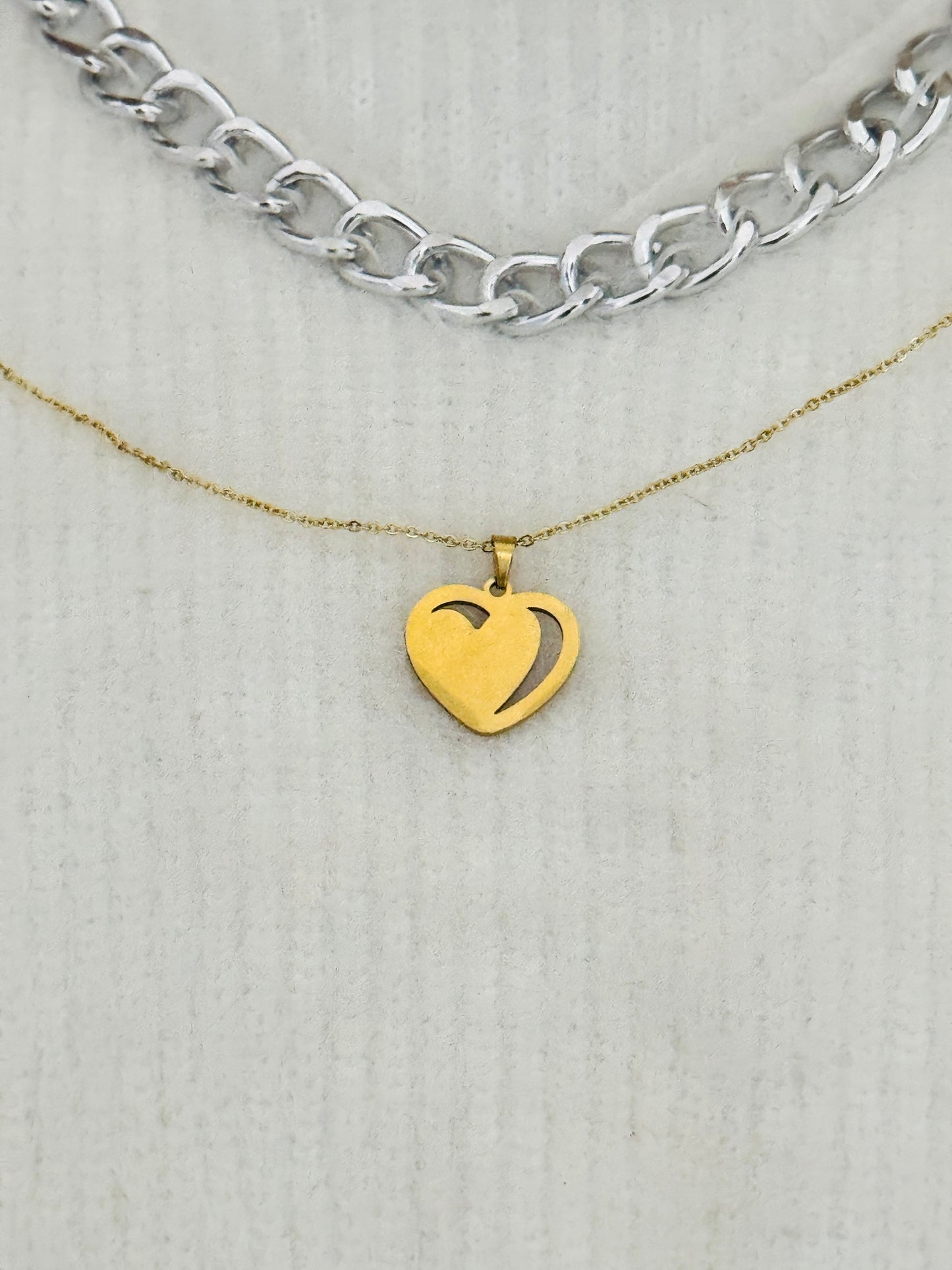 COLLAR CORAZON CALADO