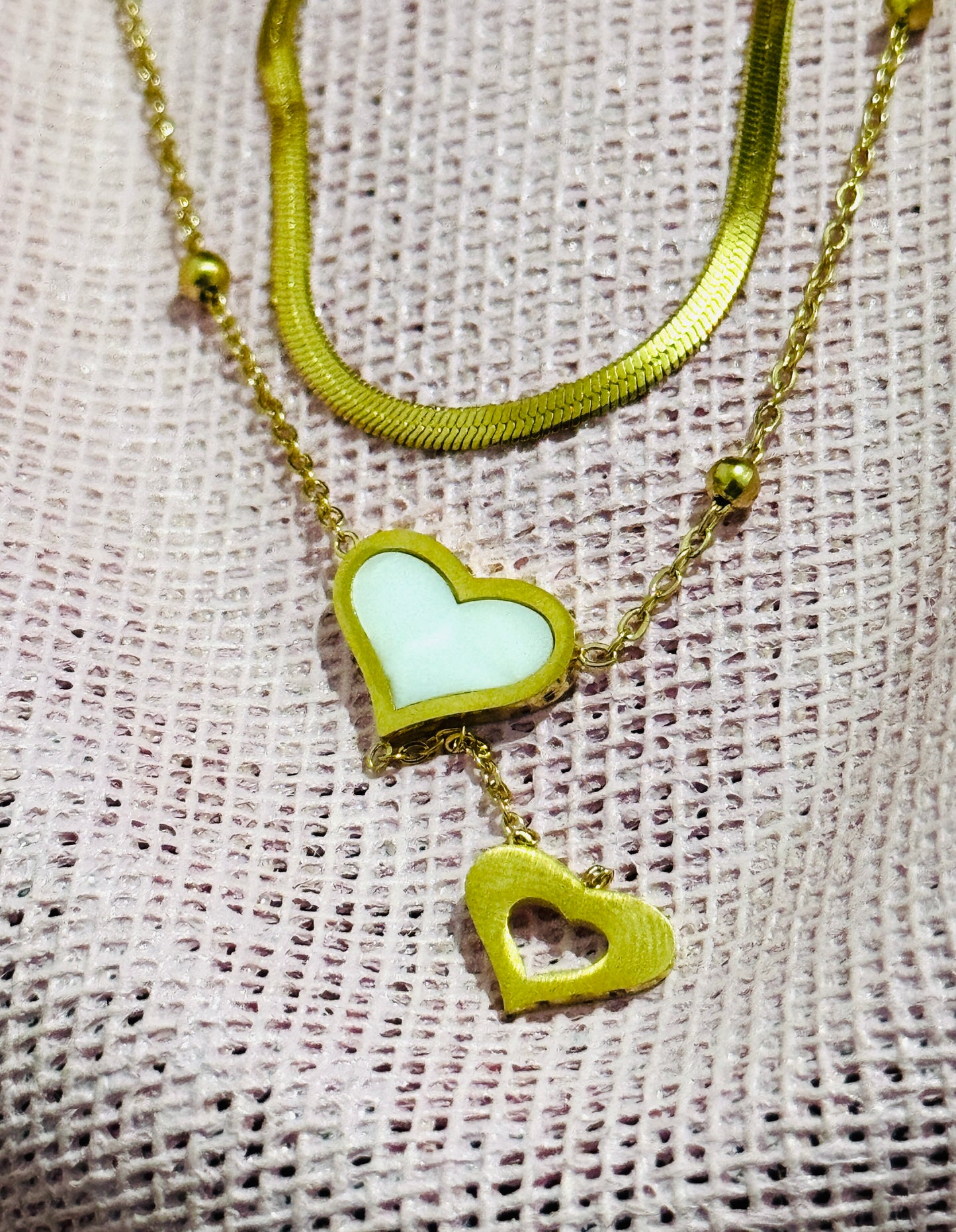 Collar de Doble Capa con Corazones