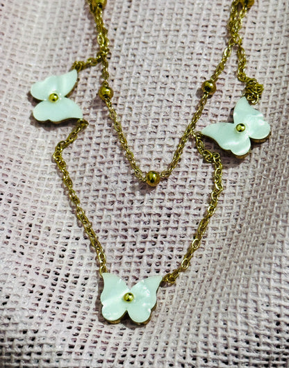 Collar de Doble Capa con Mariposas