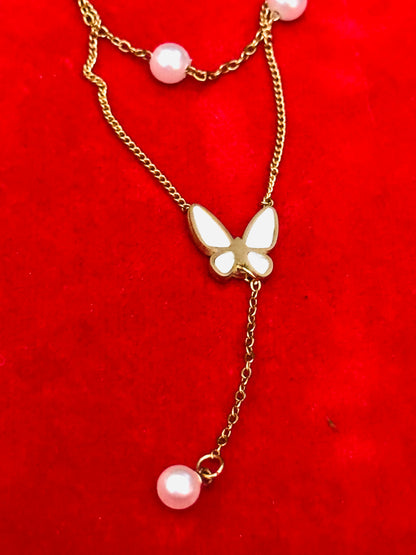 Collar con dije de mariposa