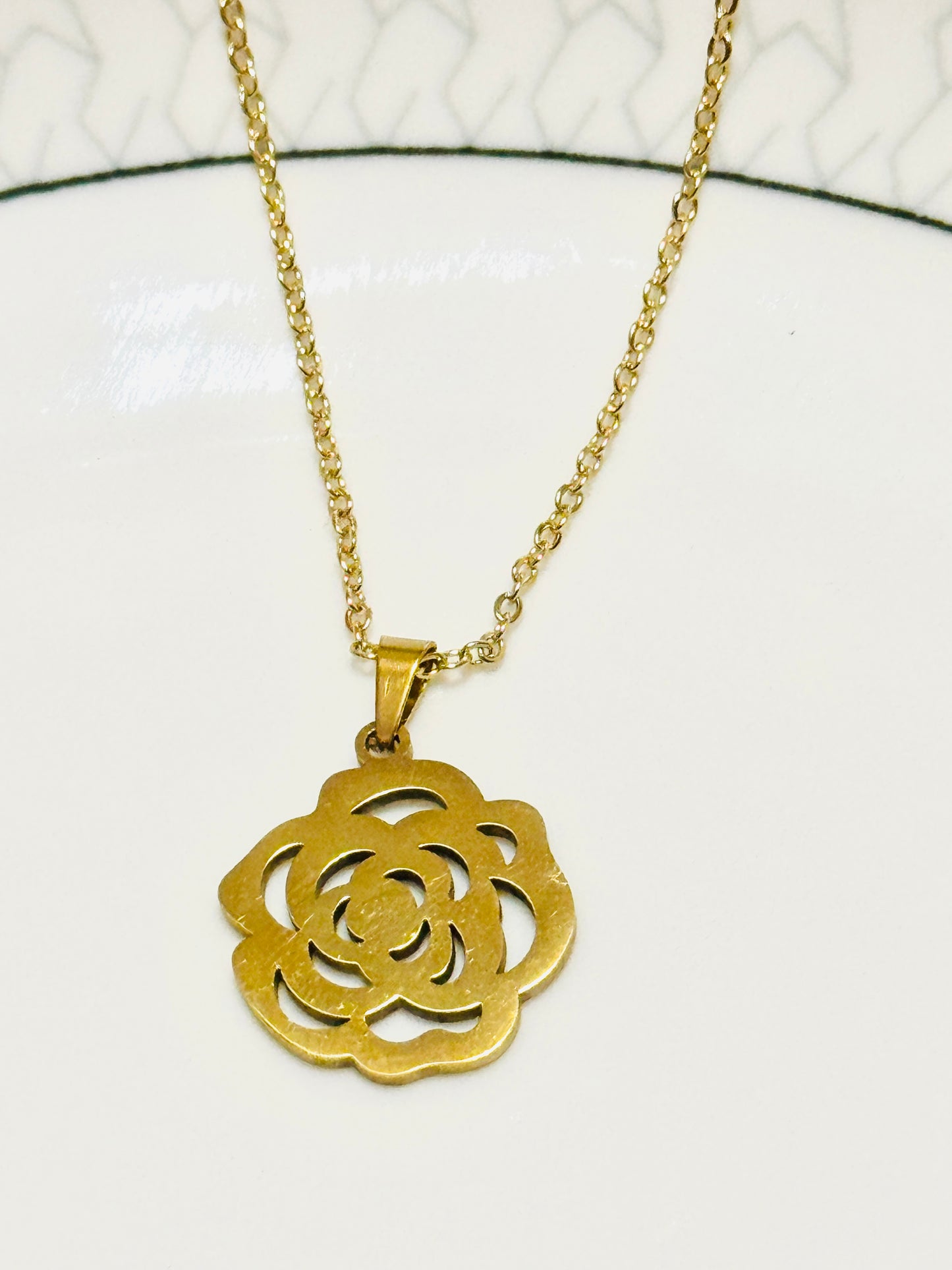 Collar Rosa Dorada