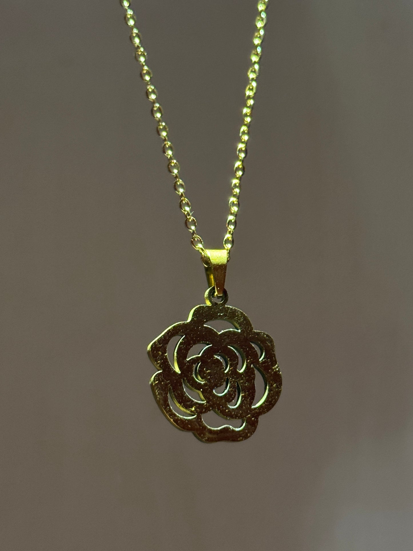 Collar Rosa Dorada