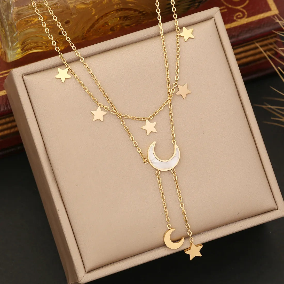 COLLAR CON LUNAS Y ESTRELLAS