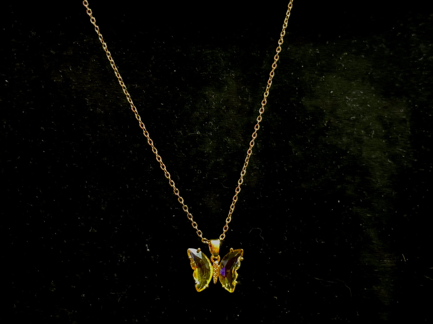 Collar elegante en forma mariposa Amarillo